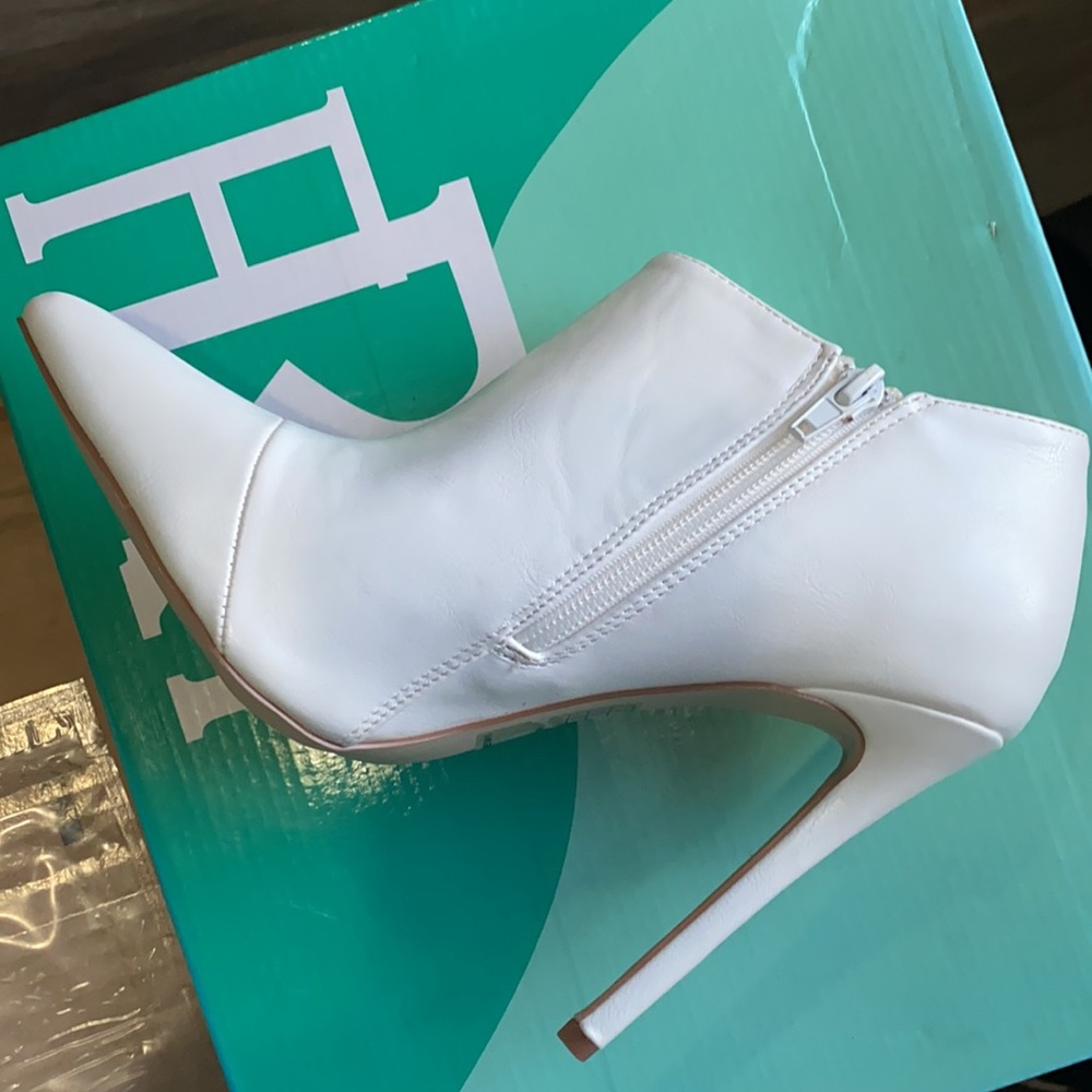 SALE - BOGO 3 for $20 🔥 OFF WHITE ANKLE BOOTIE - Picture 2 of 6